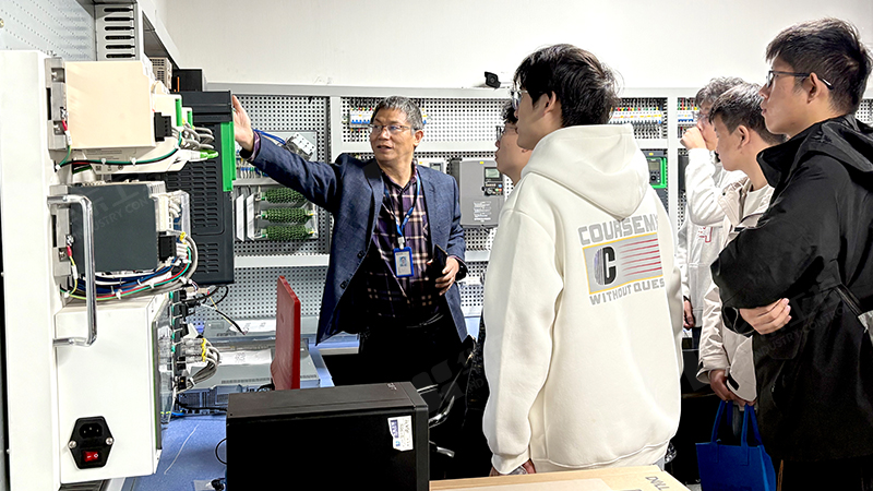 經(jīng)貿(mào)學(xué)院03