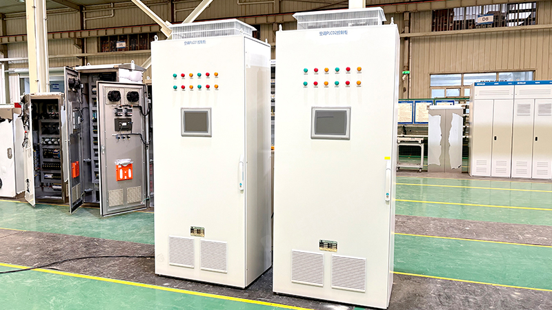 華東工控<i style='color:red'>定制控制柜</i>：以精準(zhǔn)智造賦能千行百業(yè)