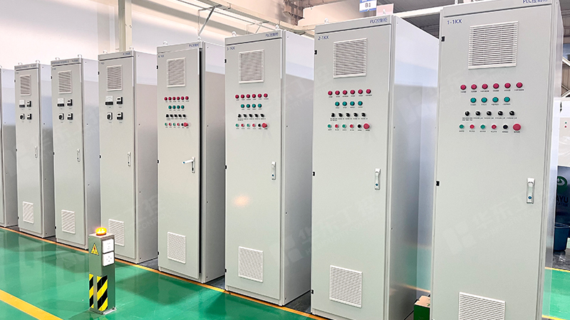 PLC控制柜定制關(guān)鍵因素解析：華東工控為您的工業(yè)自動(dòng)化保駕護(hù)航